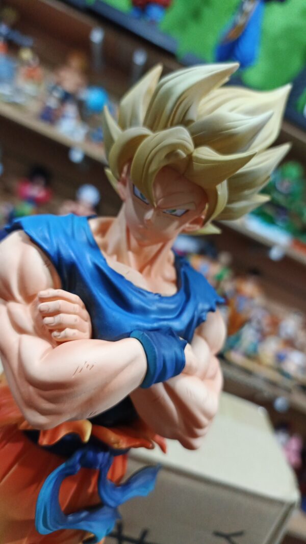Goku brazos cruzado
Dragón Ball Z 
Tamaño:32cm