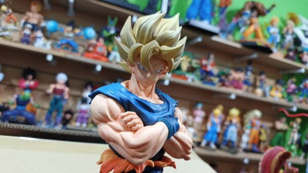 Goku brazos cruzado
Dragón Ball Z 
Tamaño:32cm