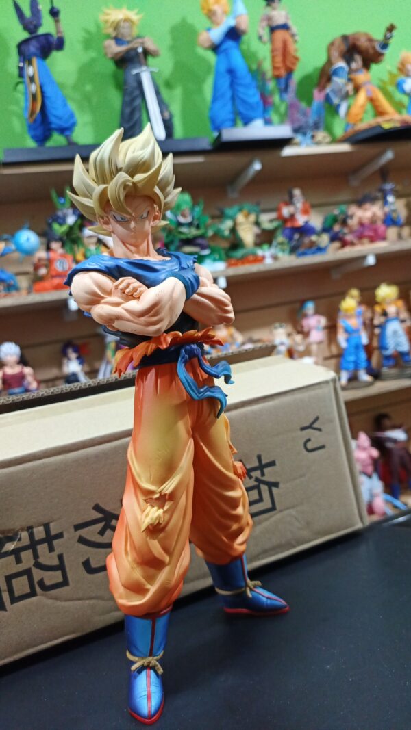 Goku brazos cruzado
Dragón Ball Z 
Tamaño:32cm