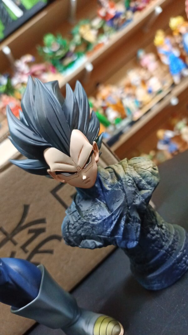 Vegeta ángel?
Dragón Ball Z 
Tamaño:29cm
Busto:15cm