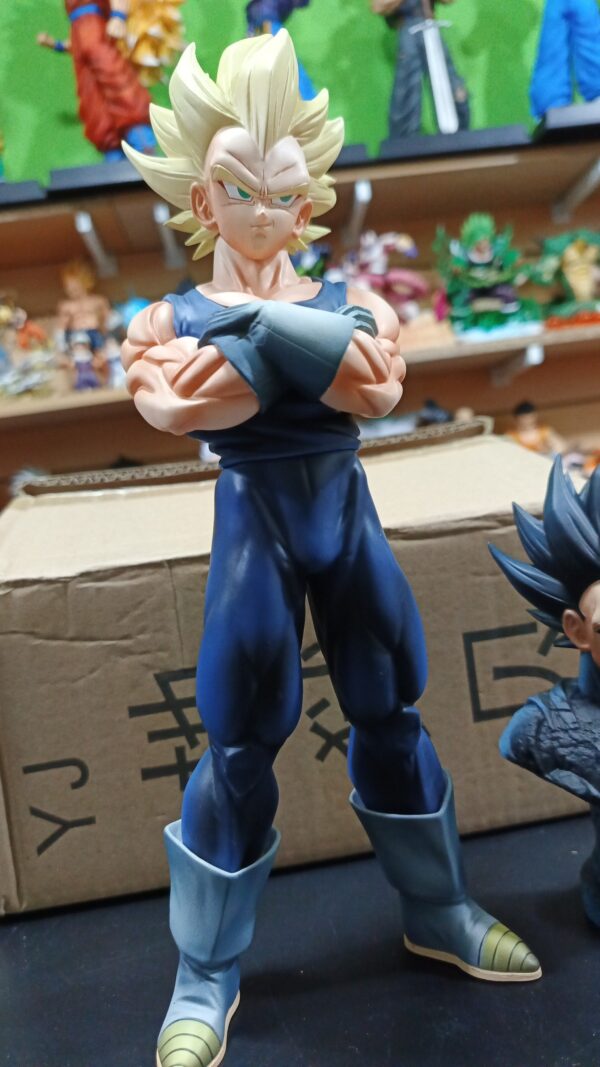 Vegeta ángel?
Dragón Ball Z 
Tamaño:29cm
Busto:15cm