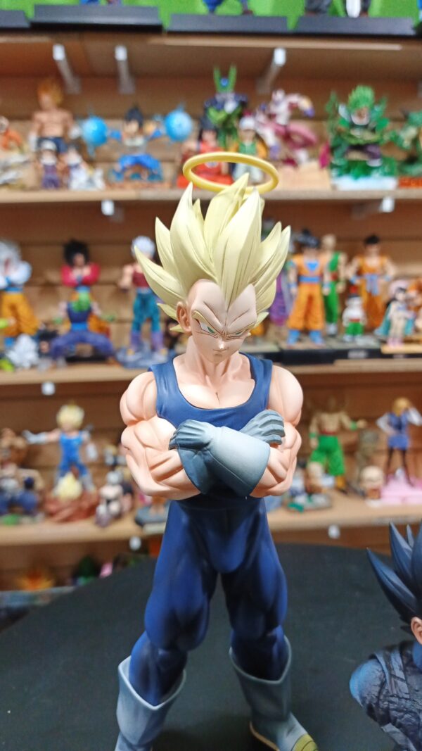 Vegeta ángel?
Dragón Ball Z 
Tamaño:29cm
Busto:15cm