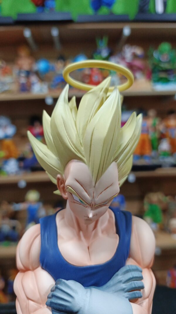 Vegeta ángel?
Dragón Ball Z 
Tamaño:29cm
Busto:15cm