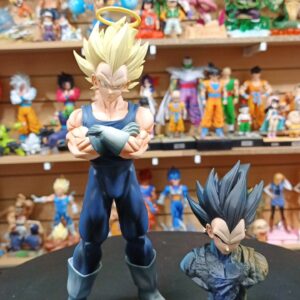 Vegeta ángel?
Dragón Ball Z 
Tamaño:29cm
Busto:15cm