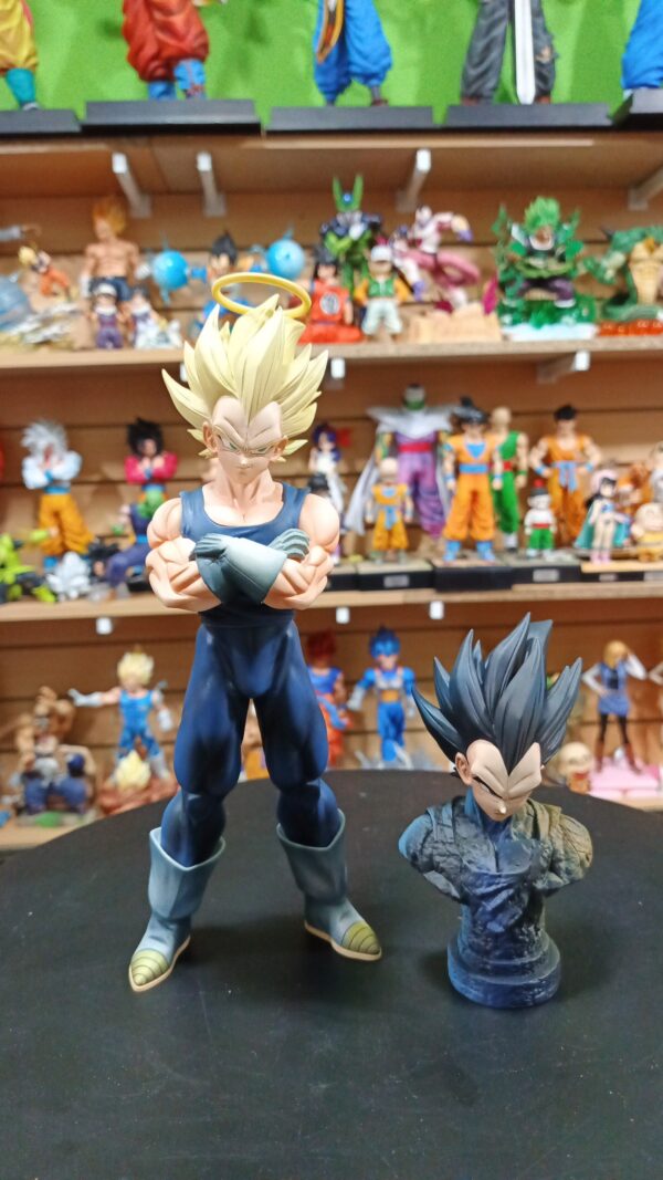 Vegeta ángel?
Dragón Ball Z 
Tamaño:29cm
Busto:15cm