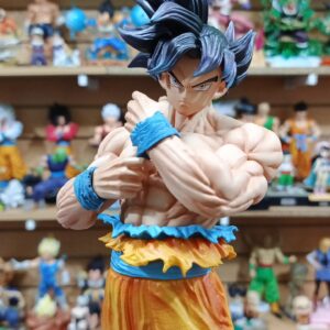 Goku ultra instinto 
Dragón Ball Super 
Tamaño:35cm
Busto:15cm