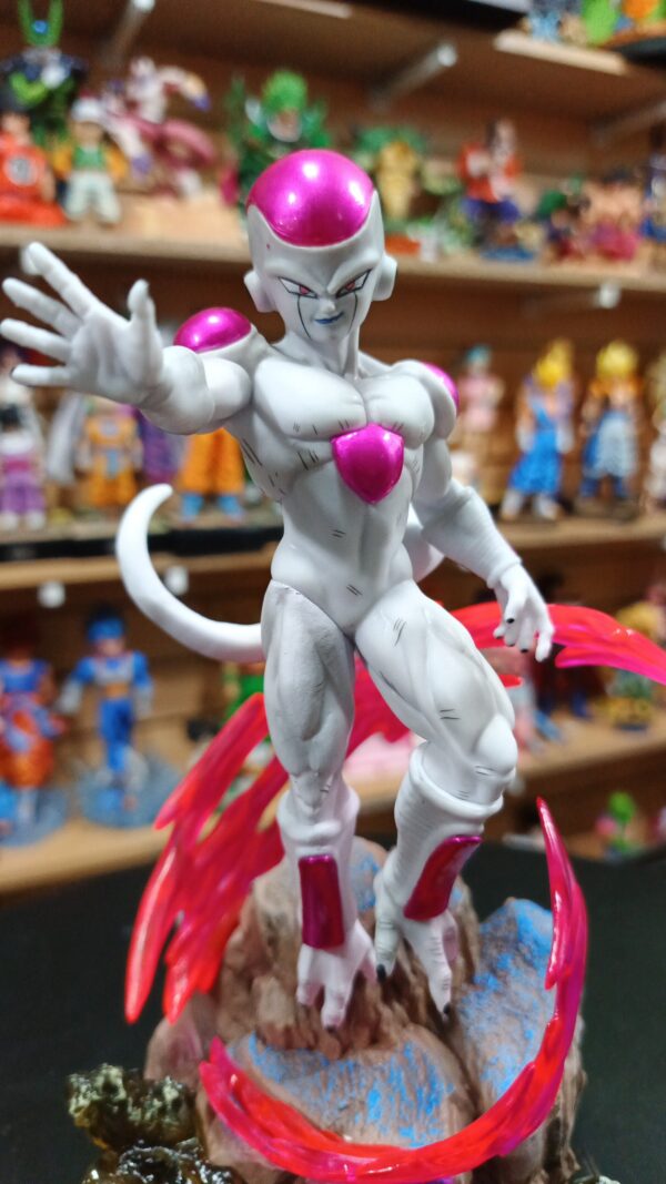Frezzer 
Dragón Ball Z 
Tamaño:25cm