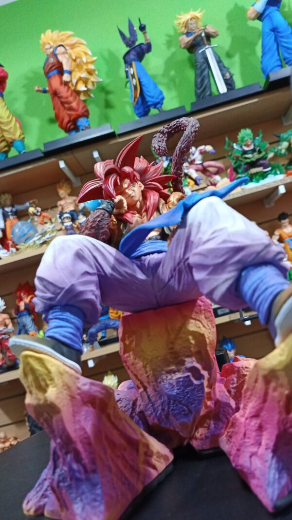 Gogeta face 4
Dragón Ball Gt
Resina 
Tamaño:27cm
