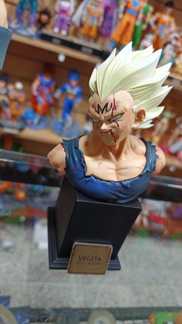 Vegeta Majin
marca VF
Dragón Ball Z 
Tamaño:28cm
Busto:17cm