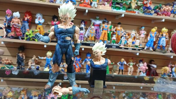 Vegeta Majin
marca VF
Dragón Ball Z 
Tamaño:28cm
Busto:17cm