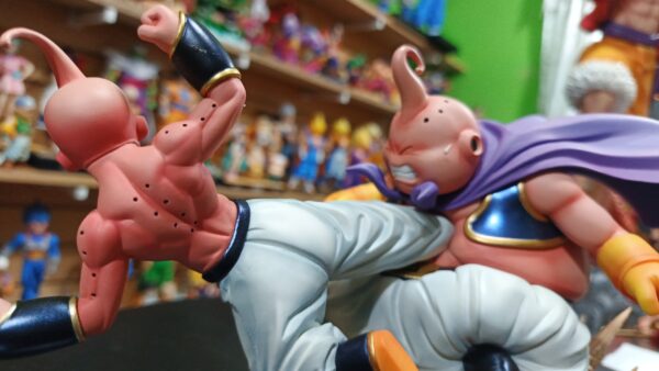 dragon ball majin buu vs kid buu 
Tamaño:17cm de alto 31 de ancho