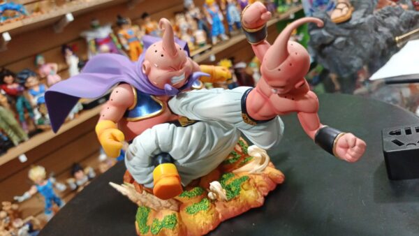 dragon ball majin buu vs kid buu 
Tamaño:17cm de alto 31 de ancho