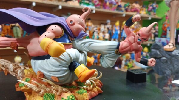 dragon ball majin buu vs kid buu 
Tamaño:17cm de alto 31 de ancho