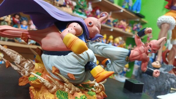 dragon ball majin buu vs kid buu 
Tamaño:17cm de alto 31 de ancho