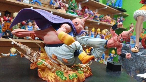 dragon ball majin buu vs kid buu 
Tamaño:17cm de alto 31 de ancho
