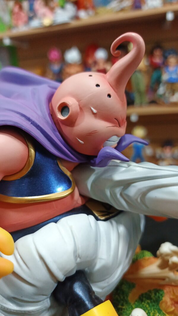dragon ball majin buu vs kid buu 
Tamaño:17cm de alto 31 de ancho
