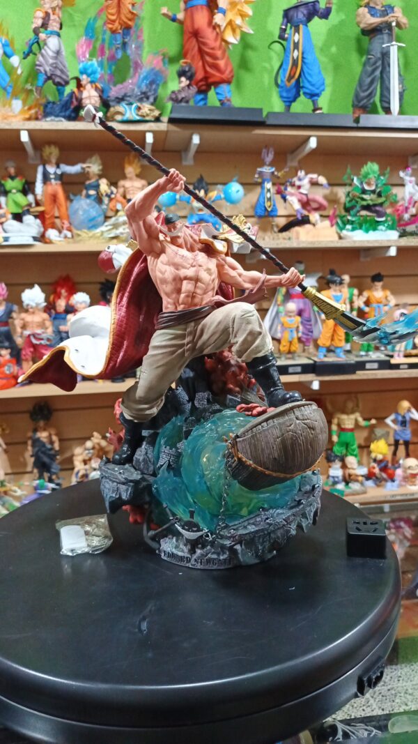 Shirohige
One Piece
Tamaño:41cm