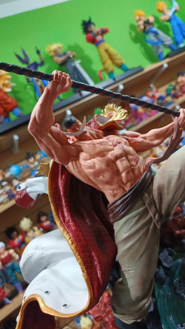 Shirohige
One Piece
Tamaño:41cm