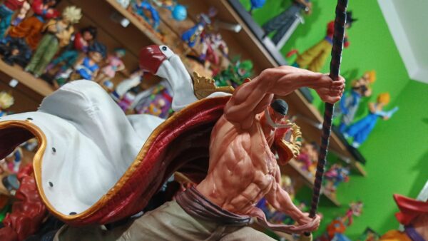 Shirohige
One Piece
Tamaño:41cm