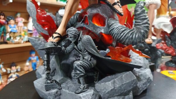 Luffy y shanks
One Piece 
Tamaño:50cm