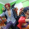 Luffy y shanks
One Piece 
Tamaño:50cm