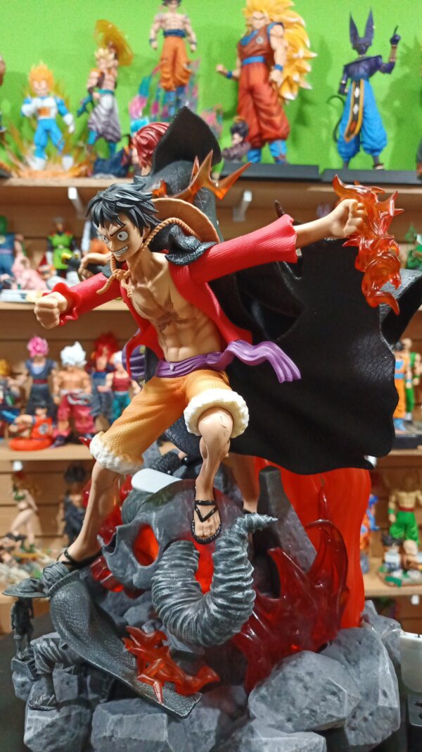 Luffy y shanks
One Piece 
Tamaño:50cm