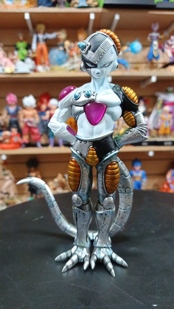 Freezer 
Dragón Ball Z 
Tamaño:22cm