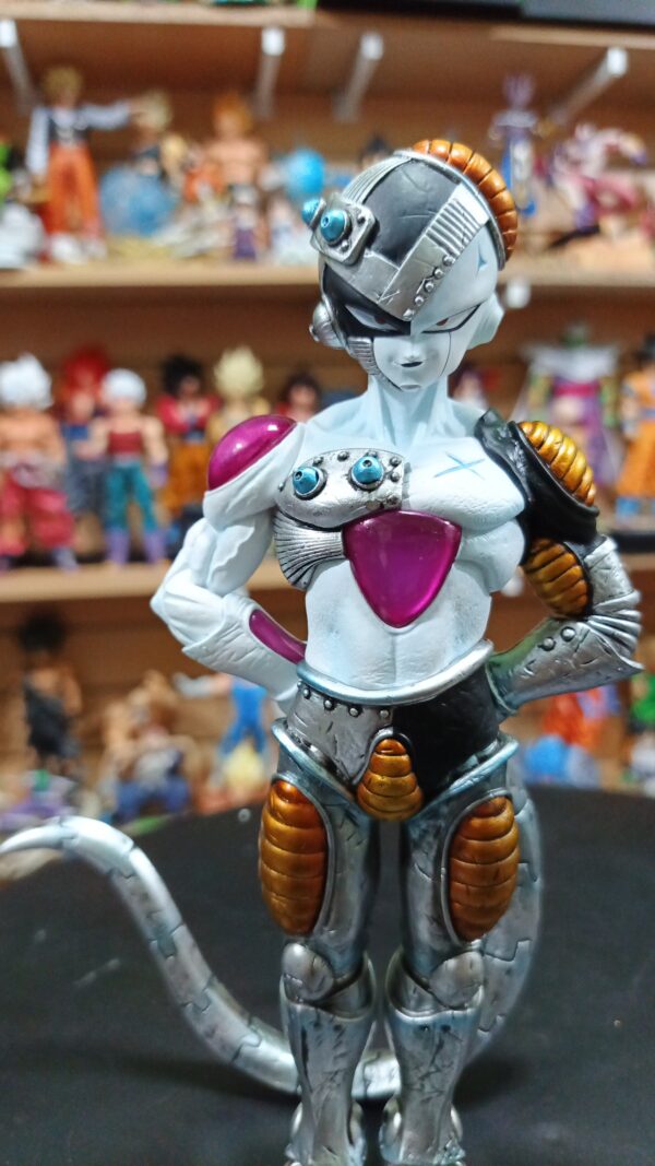 Freezer 
Dragón Ball Z 
Tamaño:22cm
