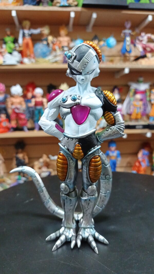 Freezer 
Dragón Ball Z 
Tamaño:22cm