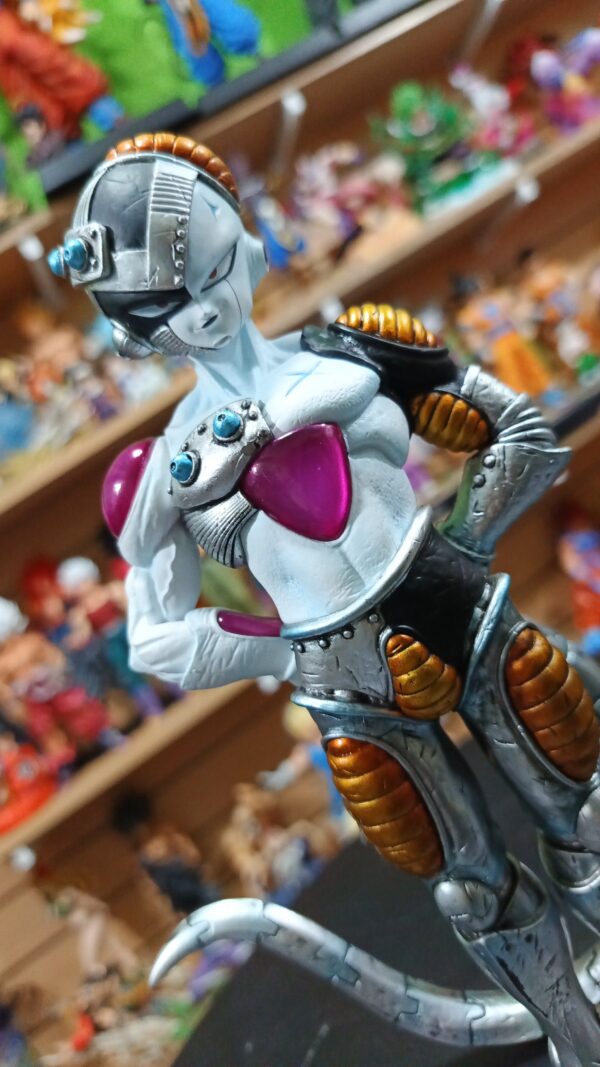 Freezer 
Dragón Ball Z 
Tamaño:22cm