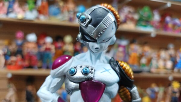 Freezer 
Dragón Ball Z 
Tamaño:22cm