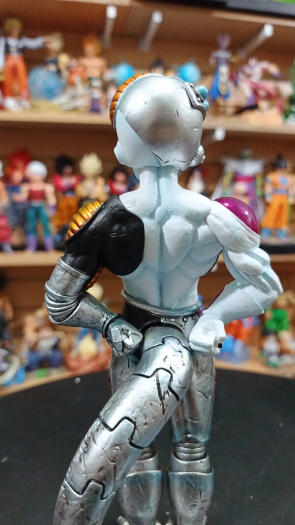 Freezer 
Dragón Ball Z 
Tamaño:22cm