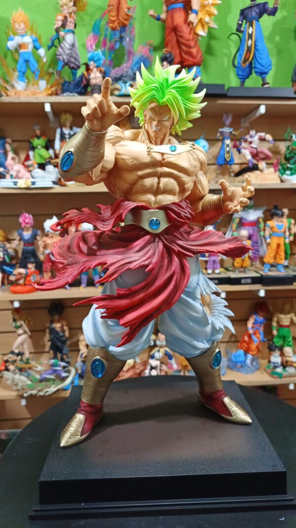 Broly
Dragón Ball Z 
Tamaño:47cm