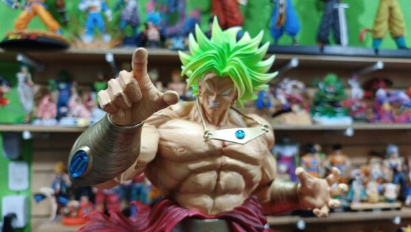 Broly
Dragón Ball Z 
Tamaño:47cm