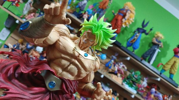 Broly
Dragón Ball Z 
Tamaño:47cm
