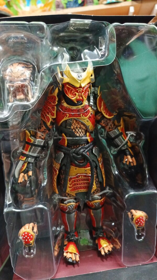 Predator 
Ultime samurái 
Tamaño:18cm