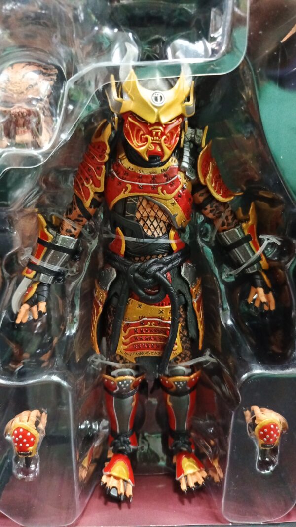 Predator 
Ultime samurái 
Tamaño:18cm