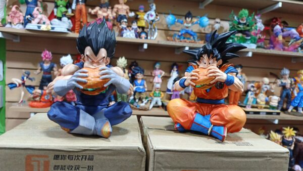 Goku y vegeta magdonal
Dragón Ball Z 
Tamaño:14cm
Promocionando a magdonal ni me pagan por eso 🥲
