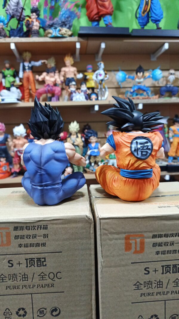 Goku y vegeta magdonal
Dragón Ball Z 
Tamaño:14cm
Promocionando a magdonal ni me pagan por eso 🥲