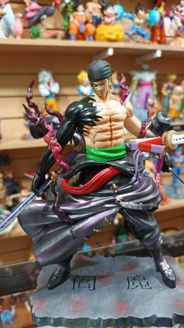Zoro
One Piece
Tamaño 25cm