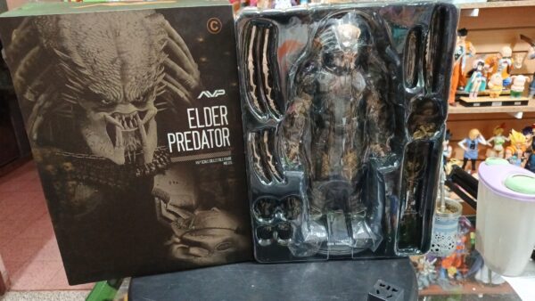predator
Elder sin máscara
Tamaño:36cm