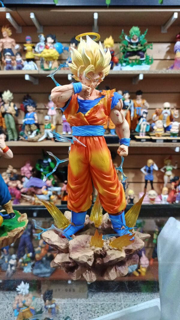 Goku sj2
Dragón Ball Z 
tamaño:35cm