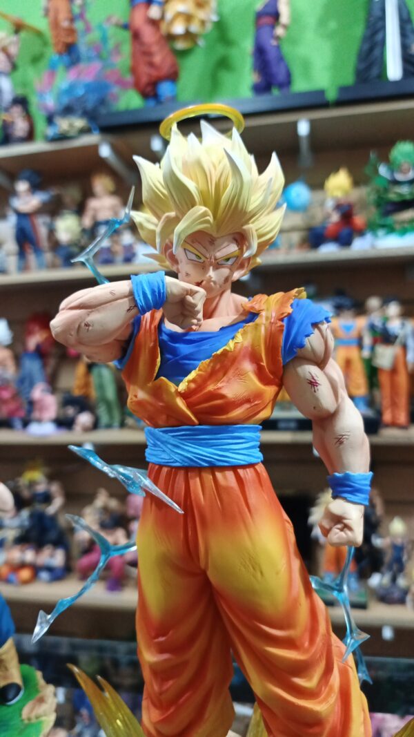 Goku sj2
Dragón Ball Z 
tamaño:35cm