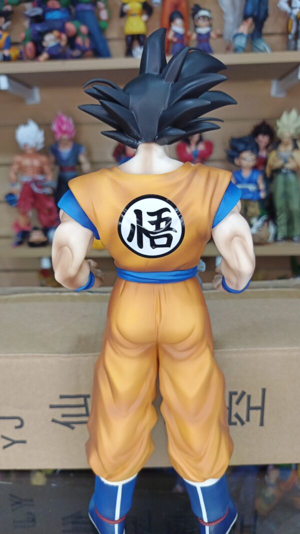 Goku semilla
Dragón Ball Z 
Tamaño:31cm