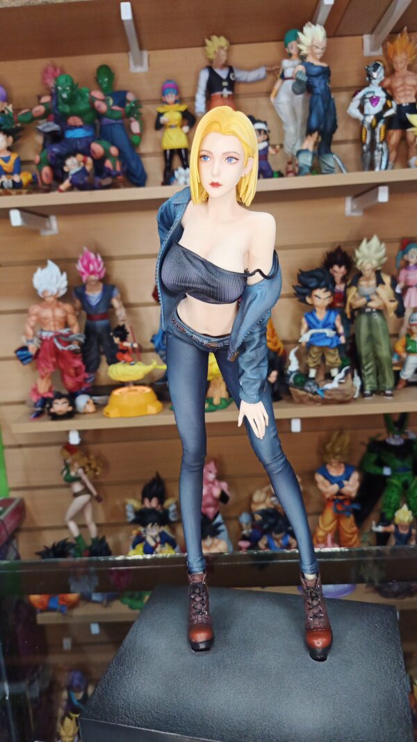 Androide 18
Dragón Ball Z 
Tamaño:41cm