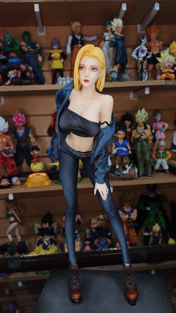 Androide 18
Dragón Ball Z 
Tamaño:41cm