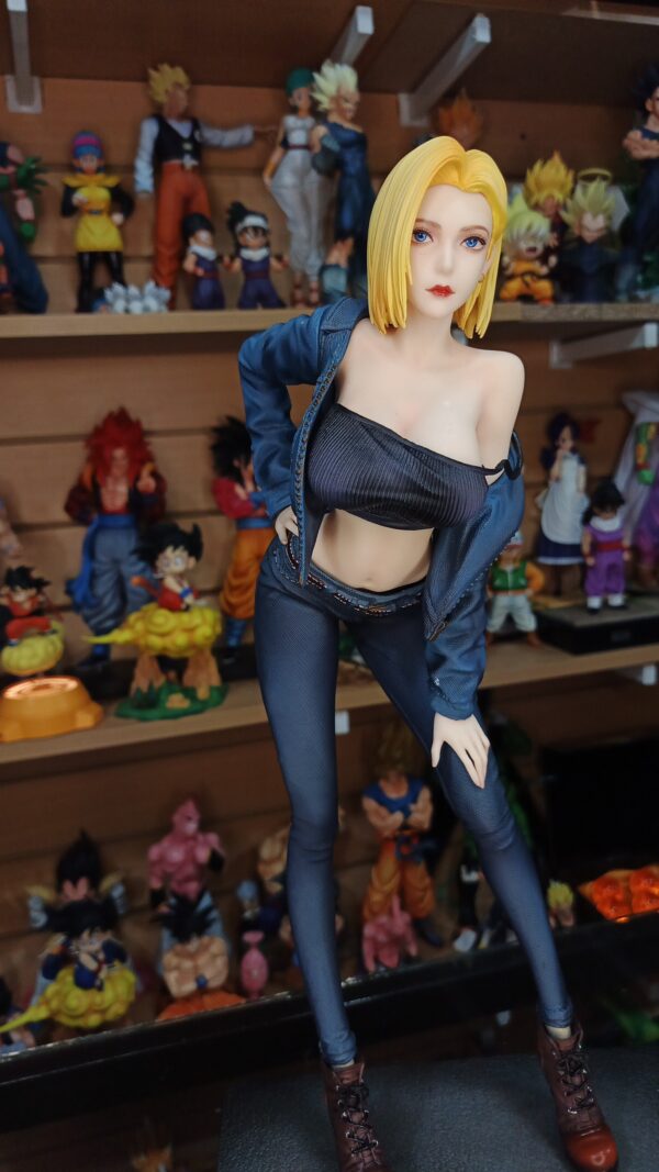 Androide 18
Dragón Ball Z 
Tamaño:41cm