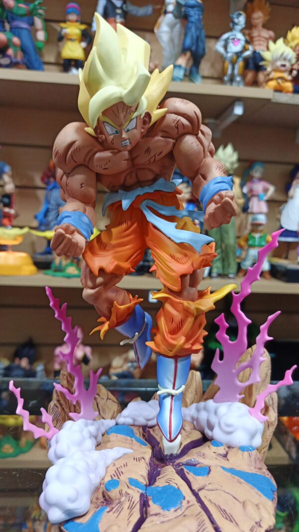 Goku namek Ssj
Dragón Ball Z
Tamaño:28cm