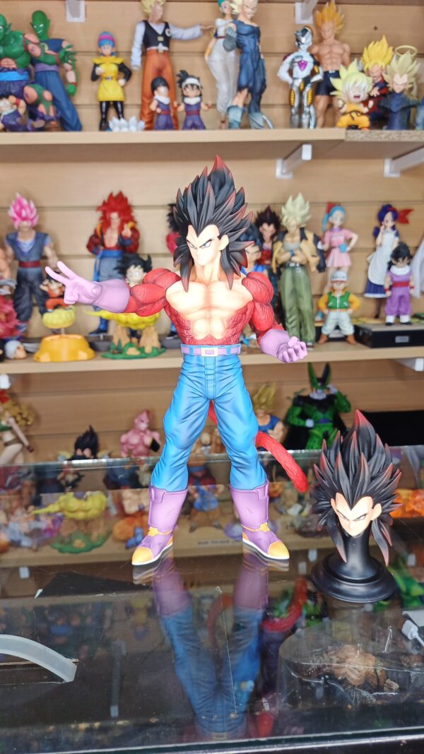 Vegeta fase 4
Dragón Ball GT 
Tamaño:32cm