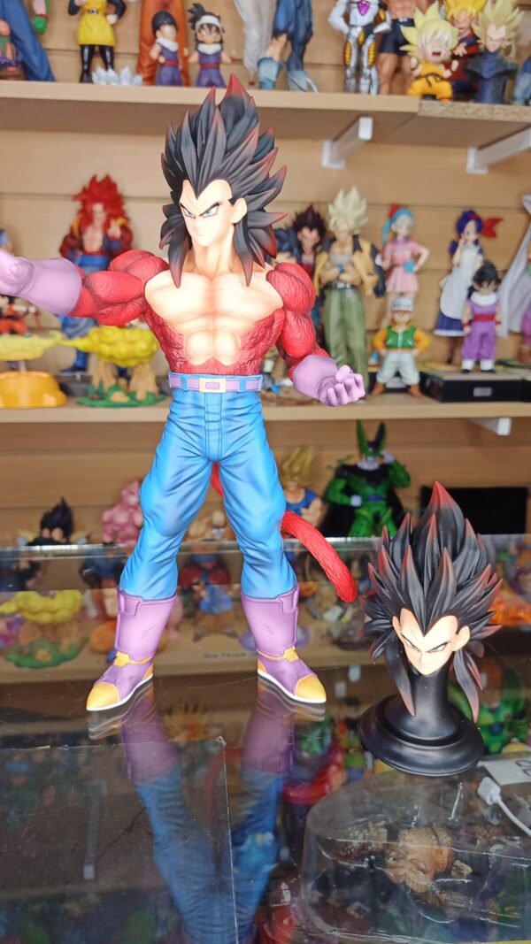Vegeta fase 4
Dragón Ball GT 
Tamaño:32cm